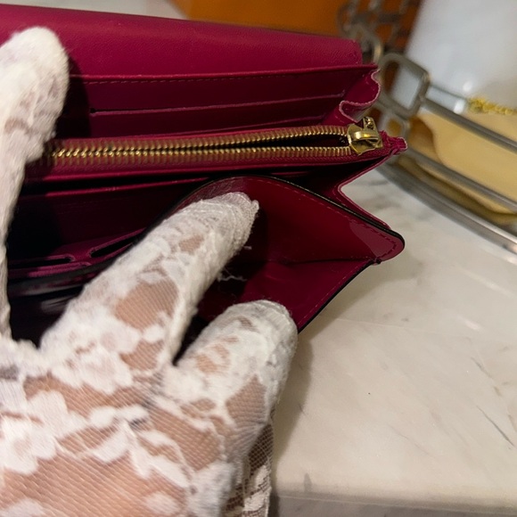 Authentic Louis Vuitton Portefeiulle Louise Patent Leather Long Bifold Wallet - Picture 13 of 16